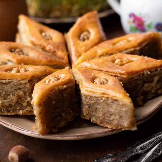 Baklava / Paxlava with walnuts