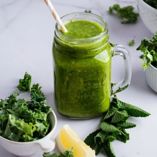 Kale and Avocado Smoothie