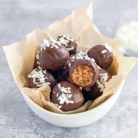 Healthy Chocolate Coconut Bites