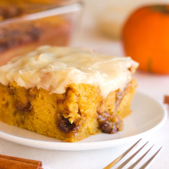 Pumpkin Cinnamon Roll Cake