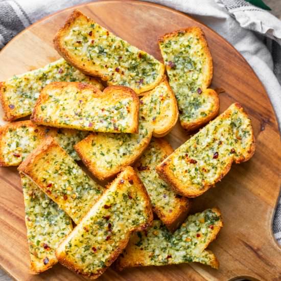 10-Minute Air Fryer Garlic Bread