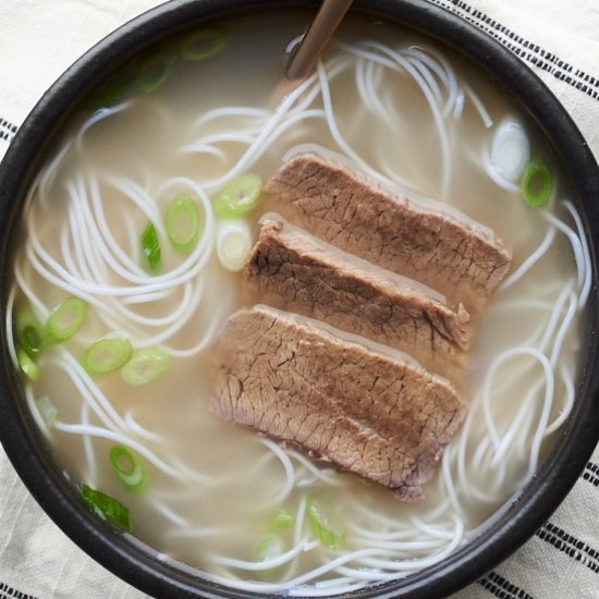 Seolleongtang (Korean Ox Bone Soup)