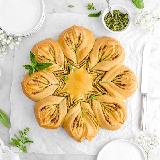 Basil Pesto Star Bread