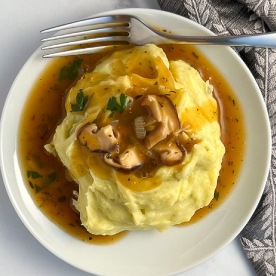 Fast & Easy Mushroom Gravy (Vegan)