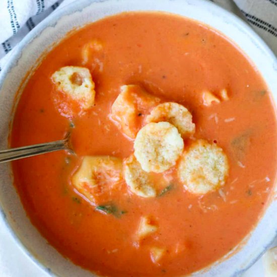 Creamy Tomato Tortellini Soup