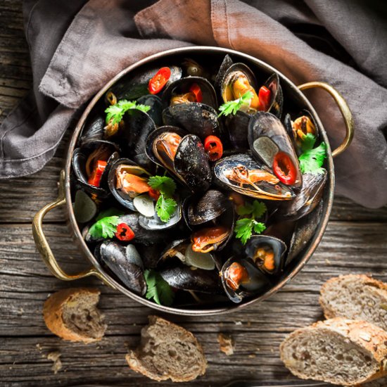 Thai Curry Steamed Mussels