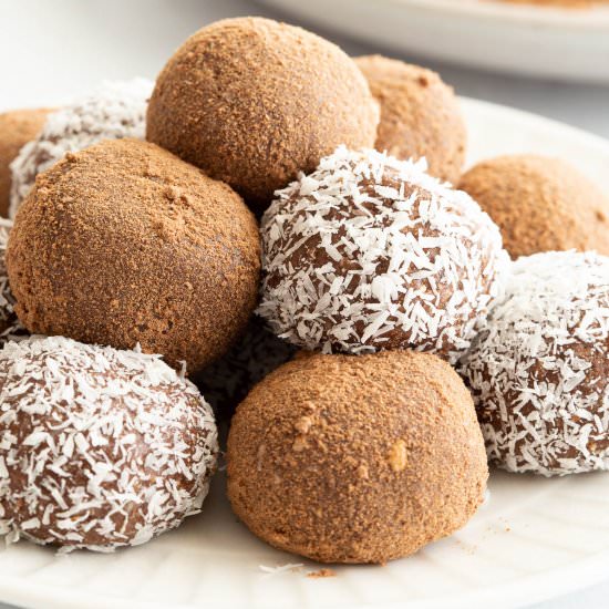 10 Minute Chocolate Coconut Balls