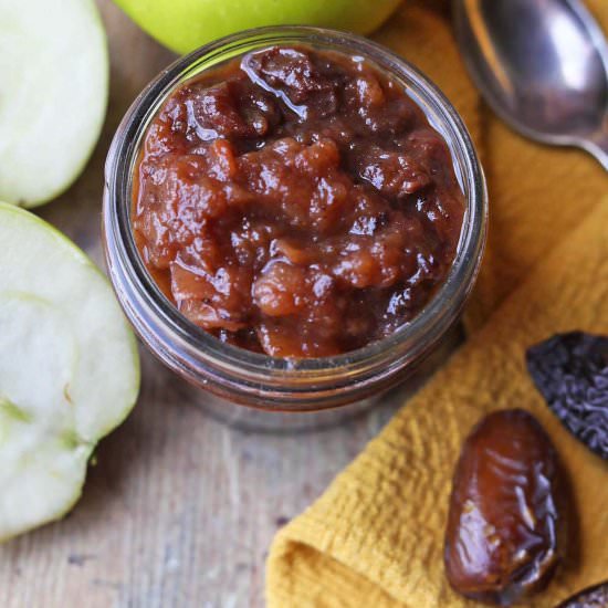 Slow Cooker Date and Apple Chutney