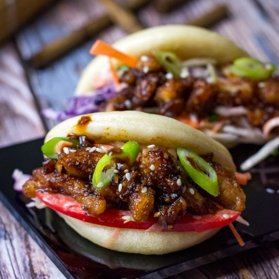 Sticky Crispy Chicken Bao Buns