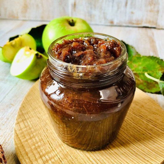 Spiced Apple Chutney With Red Onion