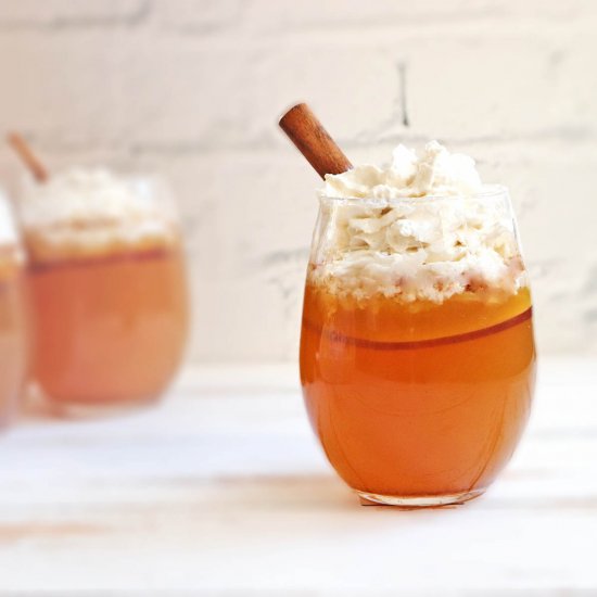 Cinnamon Spice Apple Pie Cocktail