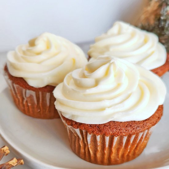 Gingerbread Cupcakes ~ Eggnog Icing