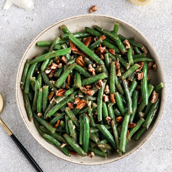 Green Beans with Garlic & Pecans