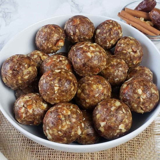 Energy Balls with Date and Nuts