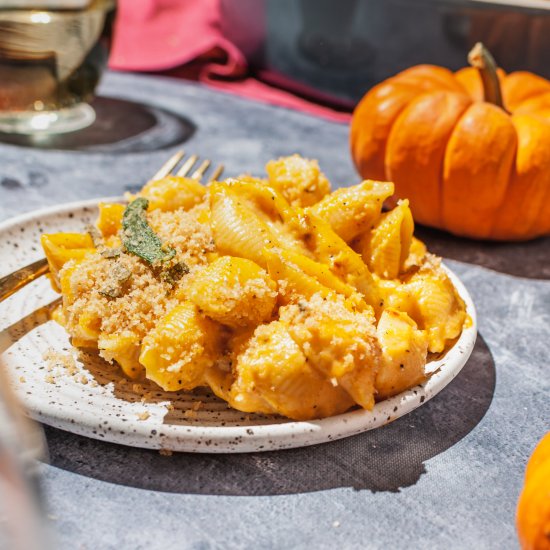 Creamy Pumpkin Sage Mac and Cheese