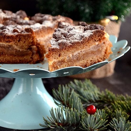 Gingerbread apple pie