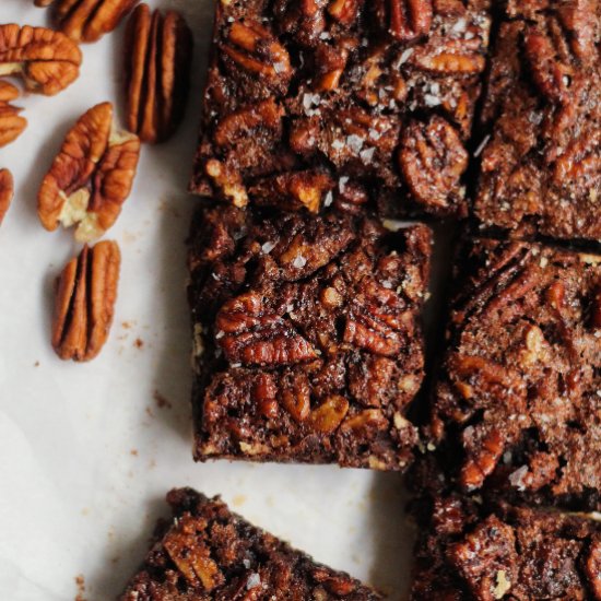 Chocolate Maple Pecan Pie Bars