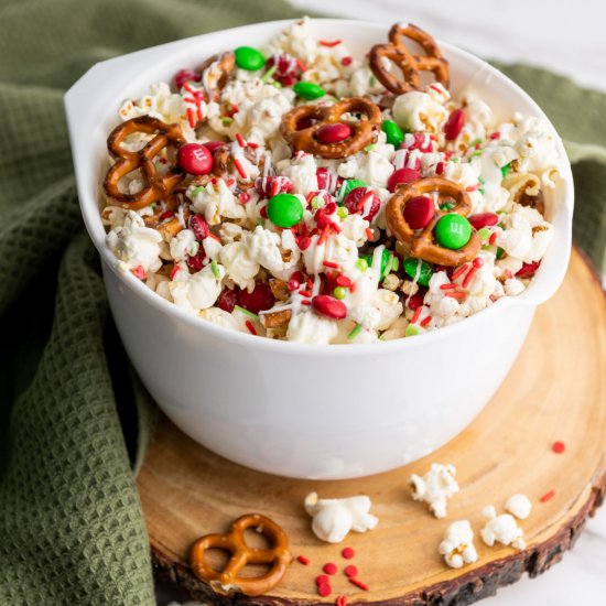 Christmas Popcorn Crunch