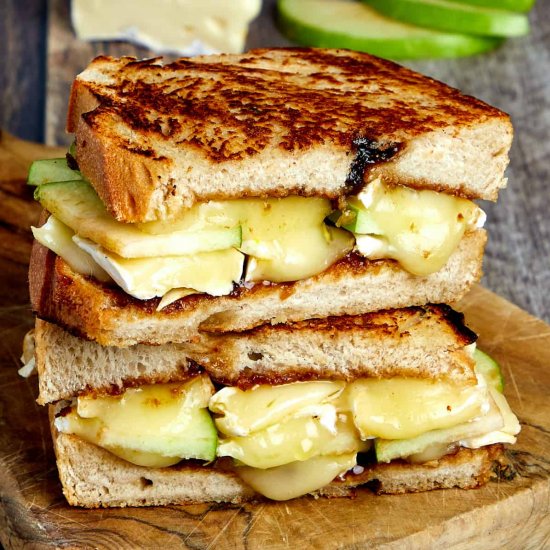 Brie and Apple Grilled Cheese