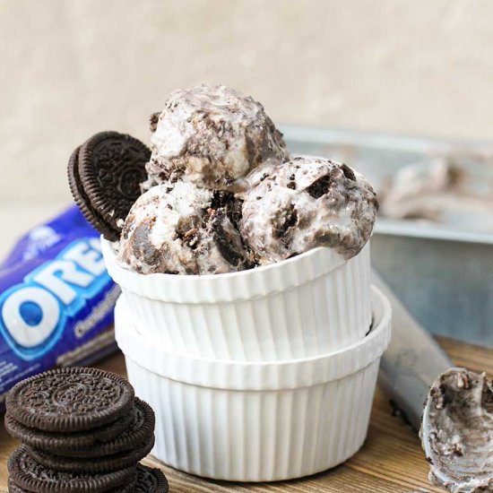 Cookies and Cream Frozen Yogurt