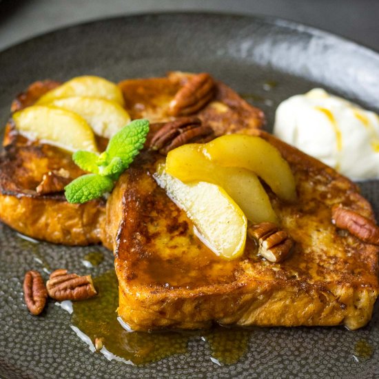 Gingerbread French Toast With Pears