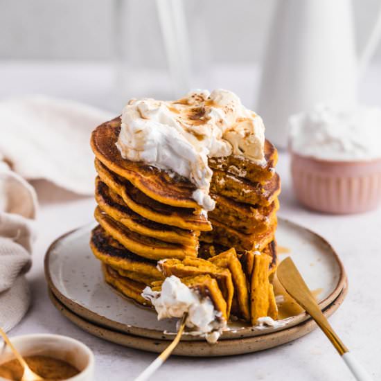 Easy Pumpkin Pancakes – Vegan!