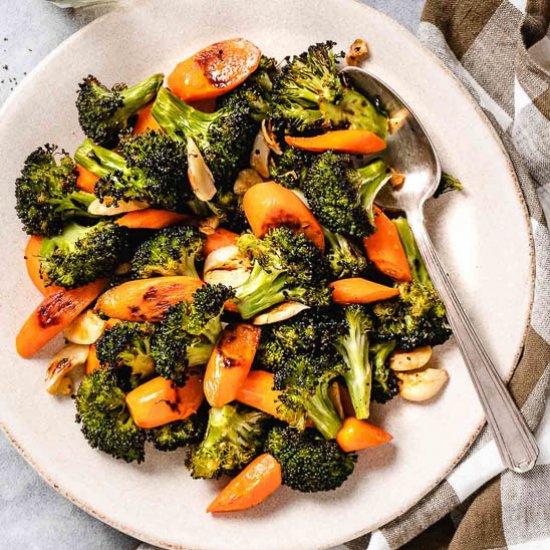 ROASTED BROCCOLI AND CARROTS