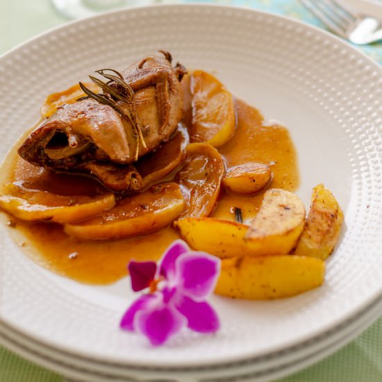 Quail with rum and apple sauce