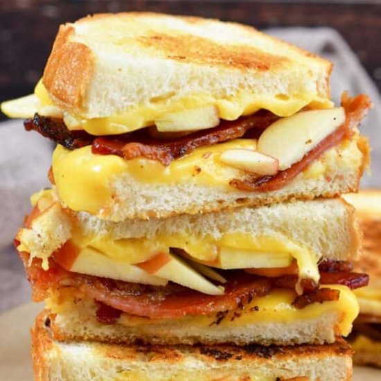 Apple Bacon Gouda Grilled Cheese