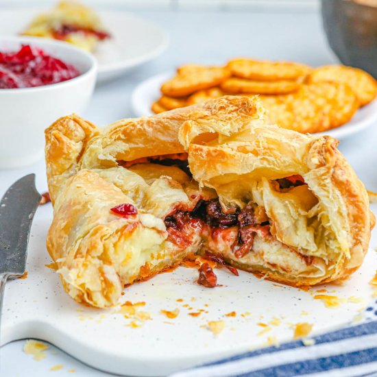 Brie en Croute with Cranberries