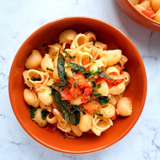 Easy Tomato Onion Pasta