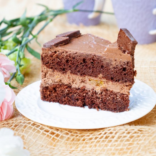 Chocolate cake with cream and fruit