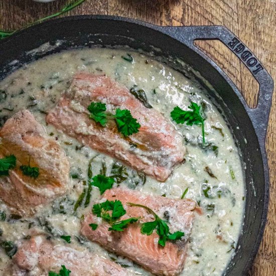 Lemon Garlic Salmon in Creamy Sauce