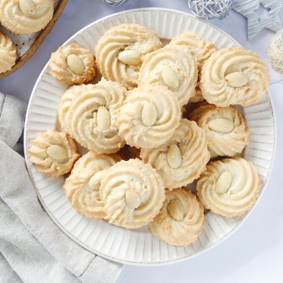 Greek Almond Cookies (amygdalota)