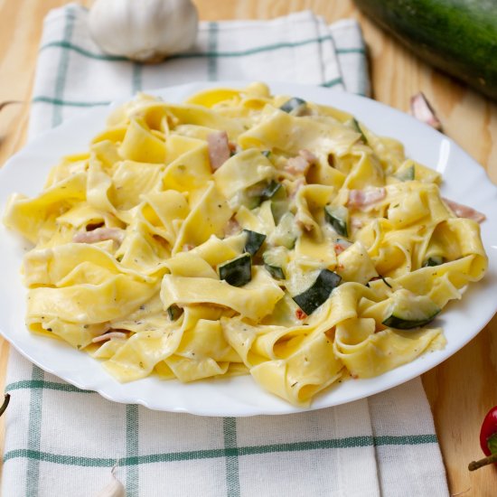 Zucchini and ham pasta