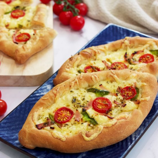 Greek Pizza Boat (Peinirli)