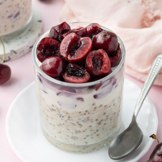 Vanilla Overnight Oats with Cherry