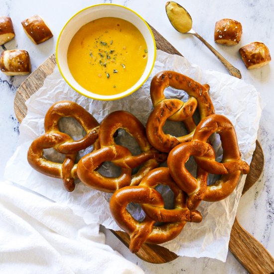 Creamy Pretzel Cheese Dip