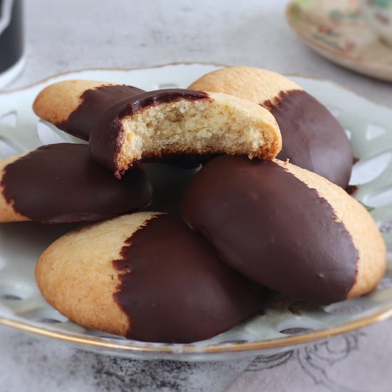 Chocolate dipped shortbread cookies