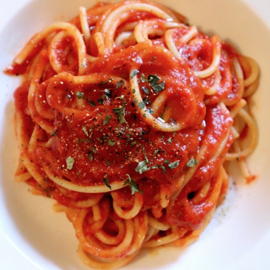 Tomato and mint pasta sauce