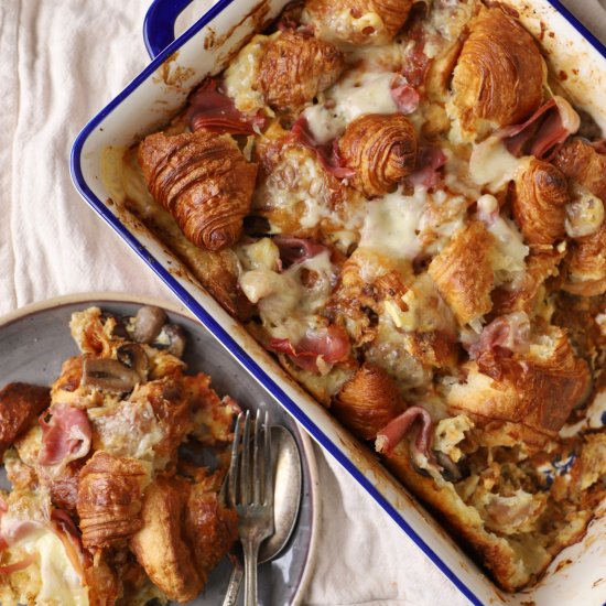 Prosciutto Gruyère Croissant Bake