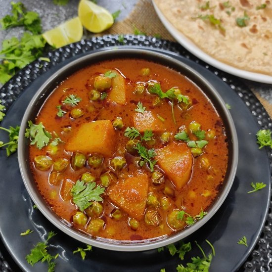 Aloo Matar – Green Peas Potato Curry