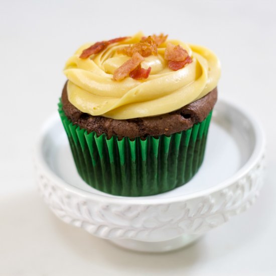 chocolate cupcakes with maple bacon