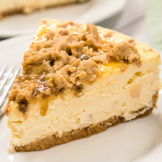 Caramel Apple Crisp Cheesecake