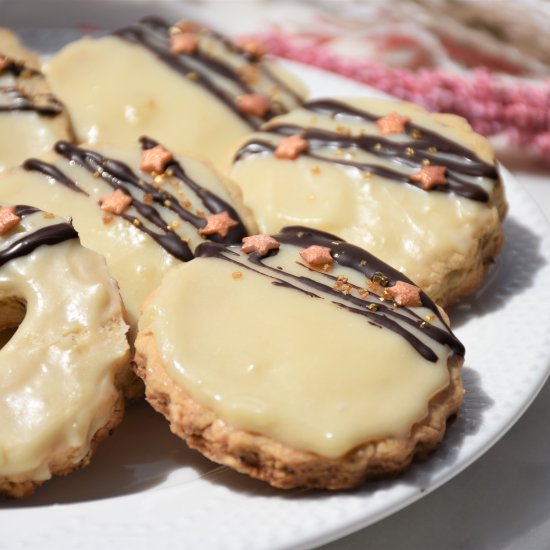 Hazelnut Cookies in White Chocolate