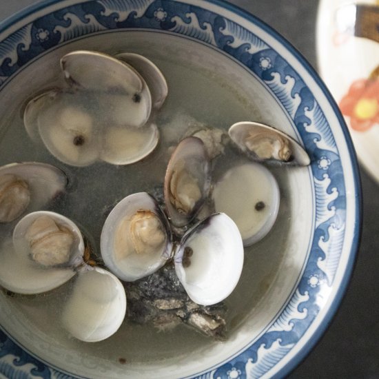 Magao clam and chicken soup