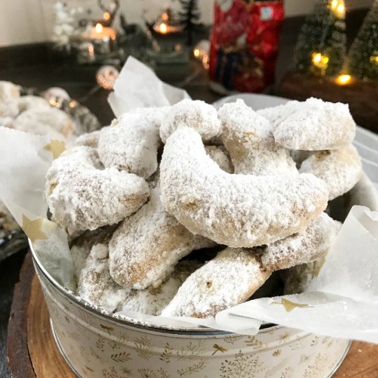 German Vanilla Crescent Cookies