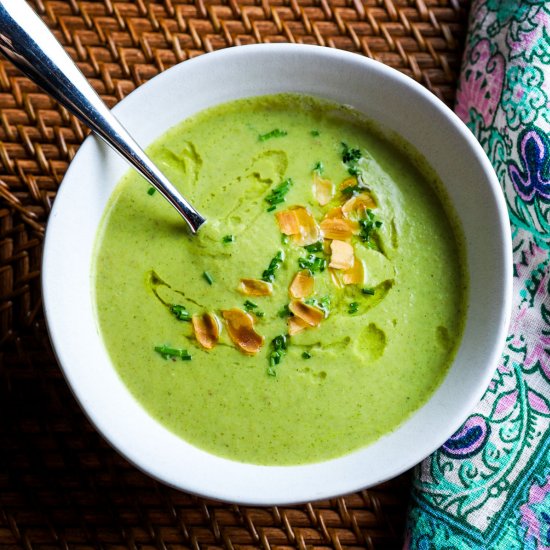 Broccoli and Almond Soup (Vegan)