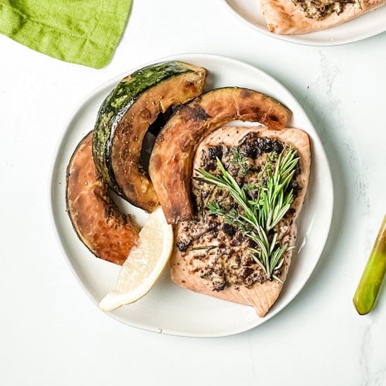 broiled salmon with herb mustard