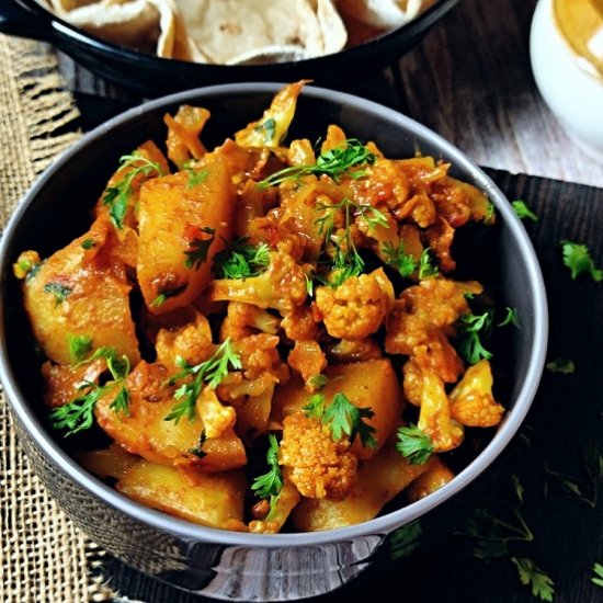 Alu Gobi – Cauliflower Potato Curry